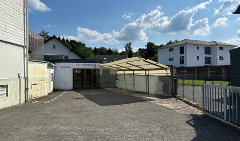 Zemtral store with storage room and office space