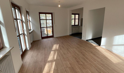 Helle 3-Zimmer-Wohnung mit zwei Balkonen & TG-Stellplatz – sehr zentrale Lage