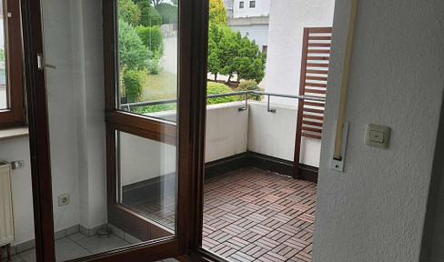 Leonberg 1-Zimmer-Wohnung mit Balkon, Stellplatz und Einbauküche