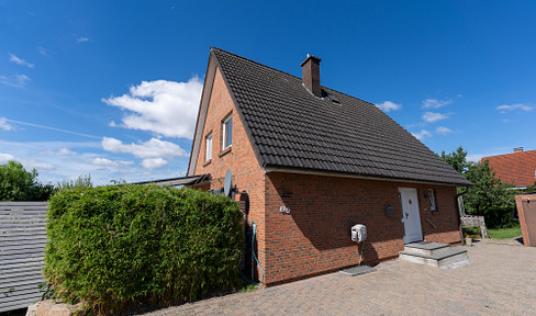 Beautiful detached house in solid construction in Eutin without estate agent