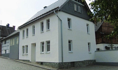 Farmhouse with a large barn and outbuildings.