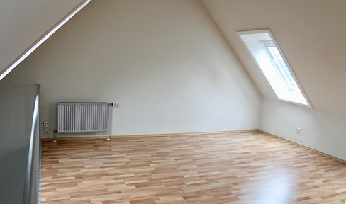 Sunny, partially furnished apartment on 2 levels