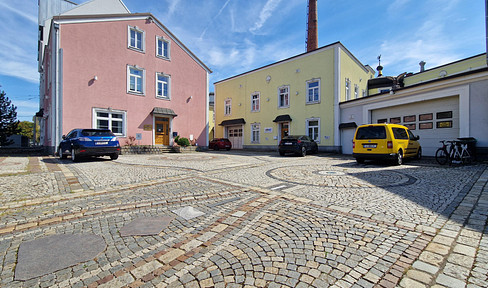 FREE OF PROVISION Large warehouse and office space in the center of Linz near the main train station
