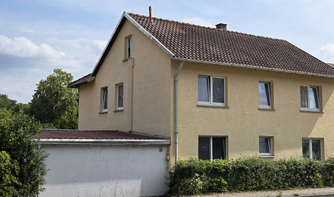 Private sale - outskirts of Kronach: Large house with garden & many possible uses