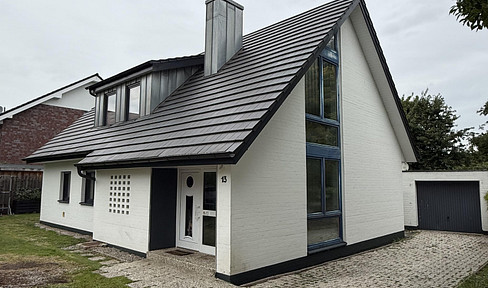 Modernized detached house with large garden