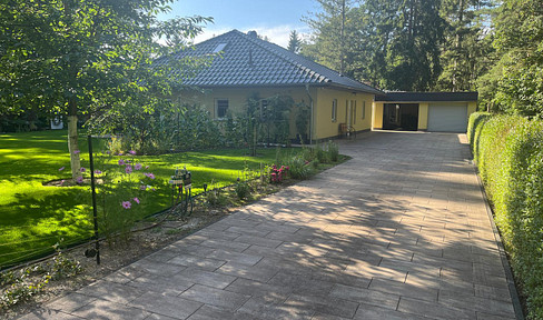 Detached house with double garage