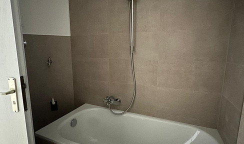 Newly renovated 4-room apartment with balcony and parking space