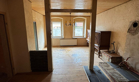 Craftsman's dream in the Donnersberg district: sandstone house with potential in Münsterappel