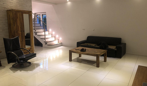 Top modernisiertes, Ein - Zweifamilienhaus, voll unterkellert, mit zwei separaten Eingängen