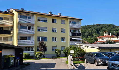 Sunny 2-room apartment with great south-facing balcony + garage in Hausham - commission-free investment