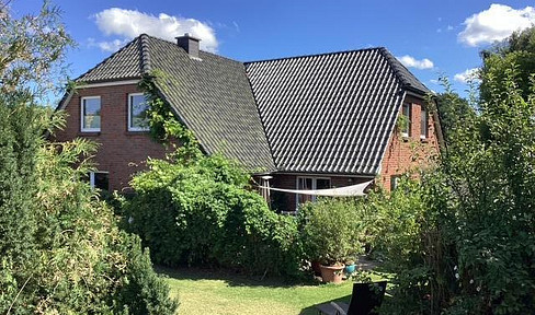 Lots of space in a rural idyll in the middle of Sanitz directly from the owner