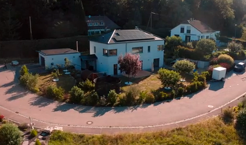 No agency fees – direct from the owner. Save around €40,000 in commission. KfW-40 certified house with stunning views.