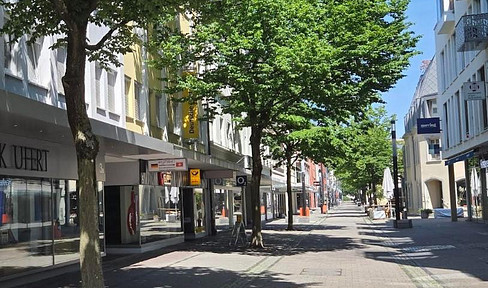 Attractive commercial unit in pedestrian zone of Singen available on 01.12.25 or earlier