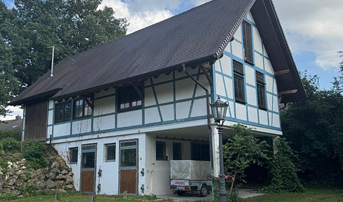 Half-timbered house on 1,800 m² plot-250 m² usable area. 400m from Legoland