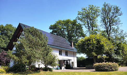 Exclusive country house with plenty of space for nature and animal lovers in the Märkischer Kreis, Sauerland