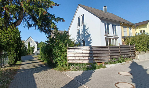 Family-friendly DHH with garden in Freiburg-Munzingen - ready to move in and without commission!