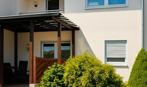 Spacious semi-detached house with granny apartment - quiet cul-de-sac close to the center.