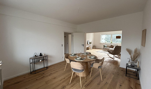 *No fees* Beautiful, renovated 4-room apartment with 2 balconies and a garage, located near the Rhine.