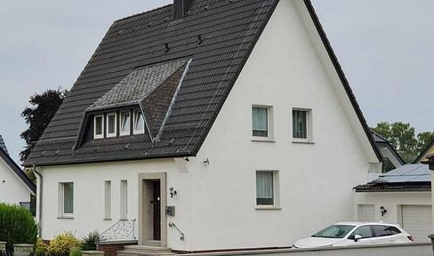 Charmantes Zweifamilienhaus mit großem Gartenparadies auf 1001 m²