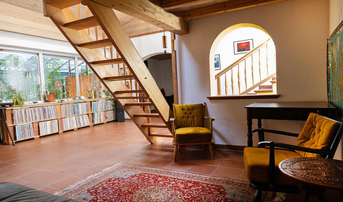 Unique detached house with high quality of life - central, ideally connected, commission-free