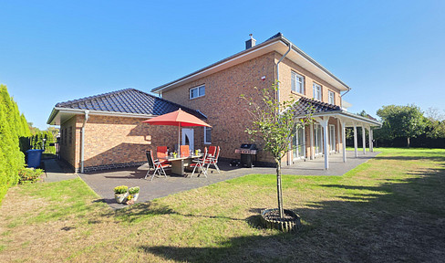 Comfort and relaxation in the Bremerhaven area: A unique, high-quality city villa with geothermal heating and KfW 40 certification.