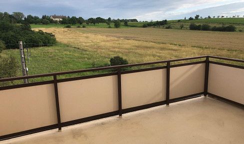 Sonnige 4-Zimmer-DG-Wohnung mit großem Südbalkon, Keller und Garage