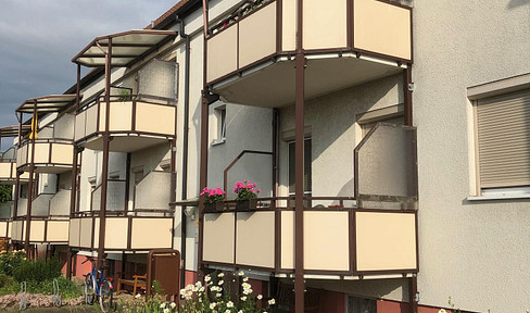 Sunny 4-bedroom apartment with large south-facing balcony, cellar and garage