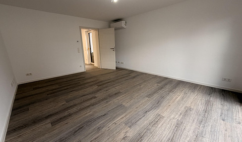 Doppelhaushälfte Erdgeschosswohnung kernsaniert mit Garten und Garage