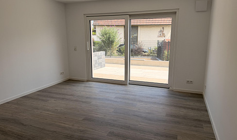 Doppelhaushälfte Erdgeschosswohnung kernsaniert mit Garten und Garage