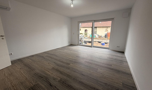 Semi-detached house first floor apartment completely renovated with garden and garage