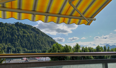 Fantastic 2 1/2 room apartment in an ideal location with underground and outdoor parking space