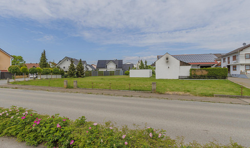 Building plot with full infrastructure.