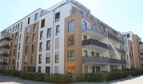 Centrally located 4-room apartment, incl. fitted kitchen, balcony, cellar and underground parking space