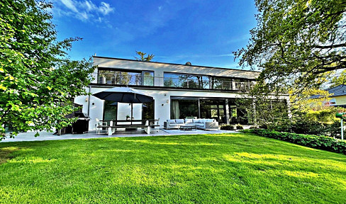 **FREE OF PROVISION** Architectural icon in Bauhaus style in Wildeshausen (6 rooms)