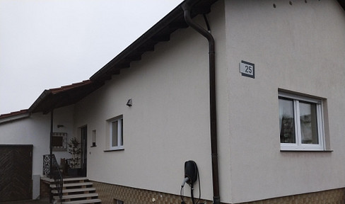 Bungalow with courtyard and garden in a quiet, central location