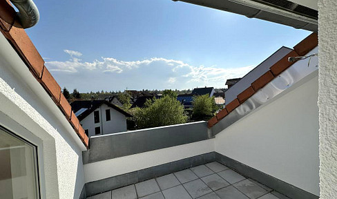 Dachwohnung (2.OG) mit EBK, Dachterrasse + Stellplatz in angenehmer Lage von Kirrlach!