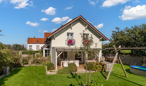 Family nest with natural garden on the edge of a field - detached house in Landau an der Isar
