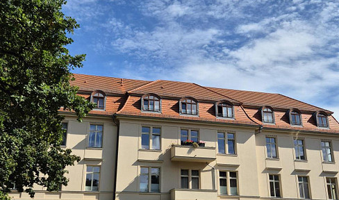 Commission-free 4-room 130 sqm old building apartment in Potsdam South