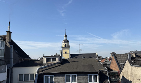 Über den Dächern der Altstadt- exklusive, vollmöblierte Wohnung im Herzen der Düsseldorfer Altstadt