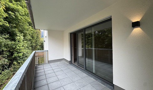 Exclusive furnished 4-room vacation apartment in a new building in the city center