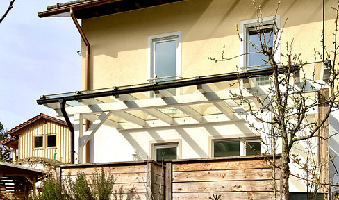 Beautiful semi-detached house with a fantastic view - available without commission.