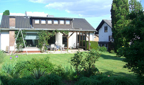 8-room house with beautiful garden (1,400 sqm) in Marburg-Schröck, free of brokerage fees