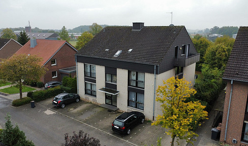 Beautiful 54 m² 2-room apartment in Oelde-Stromberg, featuring a balcony, cellar, parking space, and reserve funds.