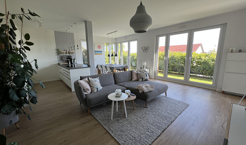 Very nice modern first floor apartment with garden & skyline view