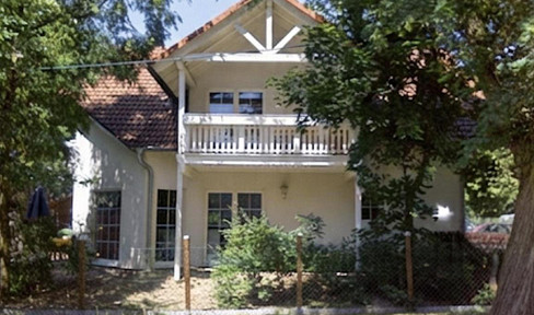 Two-family house in the Berlin suburbs - stylish, solid & future-proof