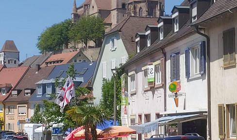 SOFORT BEZUGSFREI! Sehr geräumige lichtdurchflutete 4-Zi- Maisonette-Wohnung inkl. Balkon, Carport