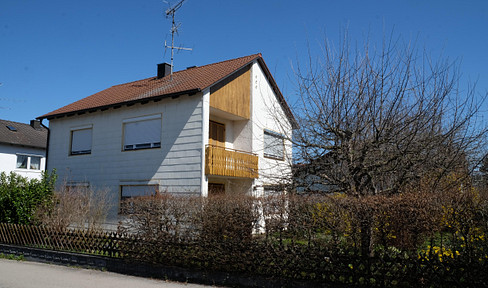 For sale by owner: older, detached single-family house in Mammendorf. (No agency fees.)