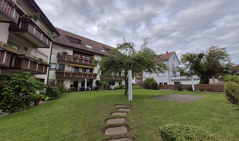 Exclusive central 3.5 room top floor apartment with walk-in wardrobe, loggia and EBK. Interior fittings, loggia and EBK