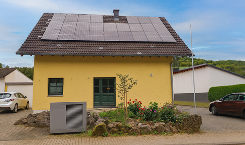 Großzügiges Einfamilienhaus mit Einliegerwohnung und Wintergarten