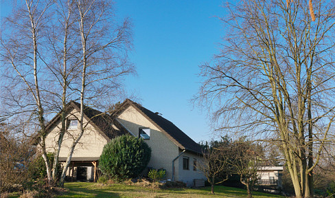 Detached two-family house with large plot of land
